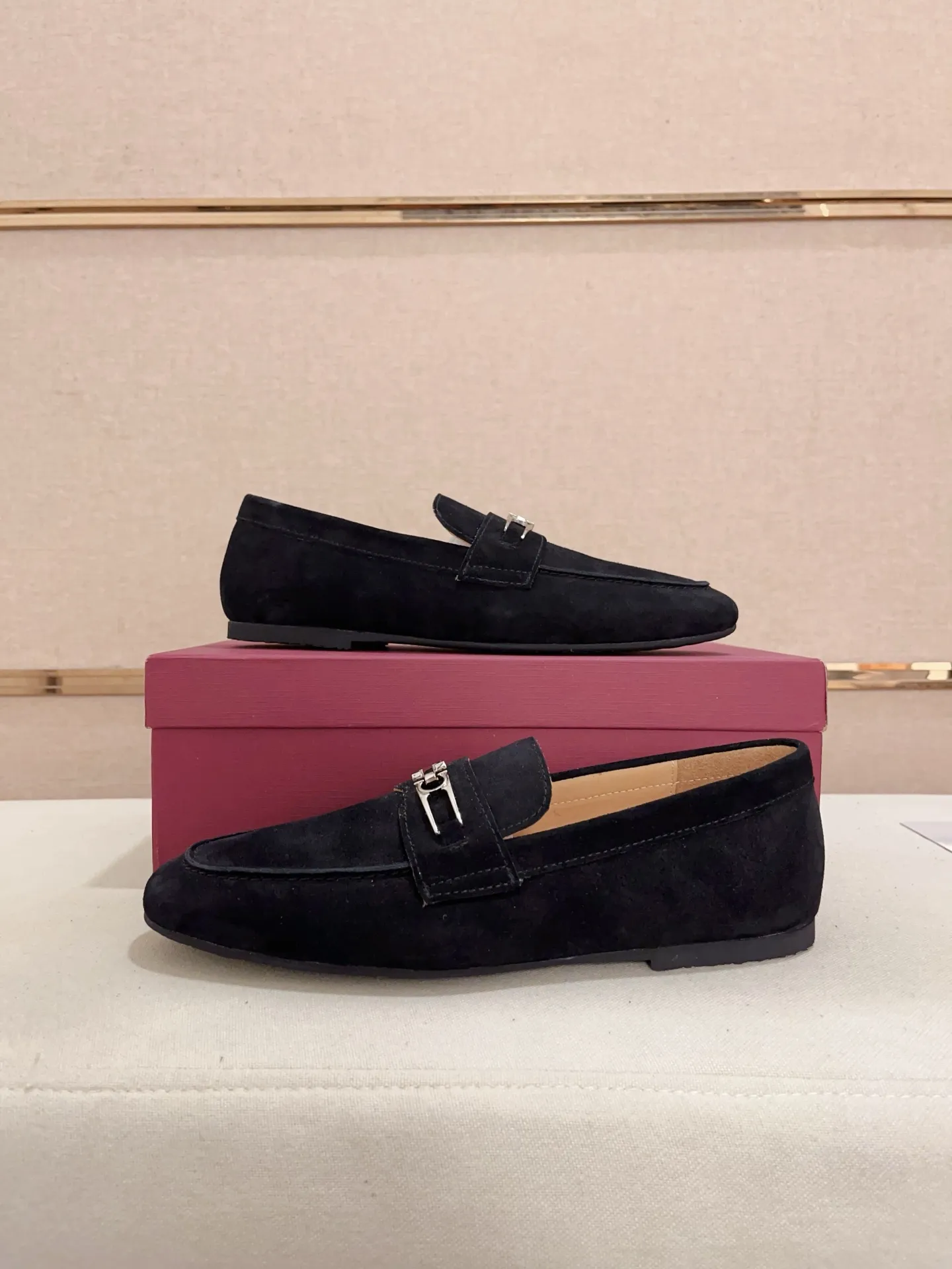 Men's shoes💰: 480💰 High version Ferragamo Dongguan quality! 🆕🆕Exclusive hot-selling products in stock🔥🔥New products on the shelves, high-quality shoes, complete with packaging! 💪 💪 Material: Imported suede cowhide 🐂 + Imported high-quality water-dyed cowhide lining + wear-resistant outsole 👍🏻👍🏻 Features: High-end and comfortable, purely handmade 🚀 🚀 Create the perfect shoes that suit you best 🔥 🔥 Size: (38-44) Can be customized 45 non-returnable!